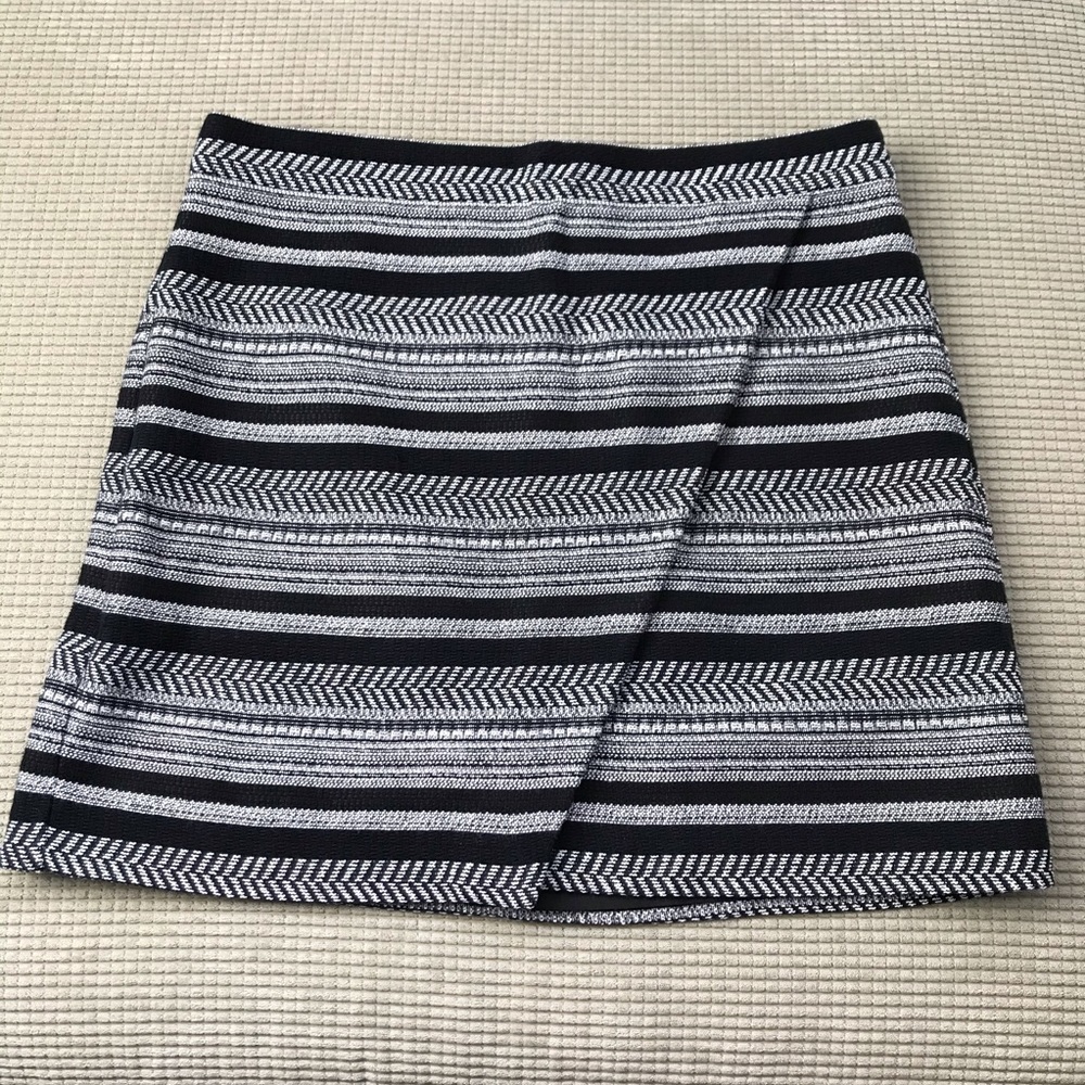 🎉HP!🎉Jcrew black knit miniskirt